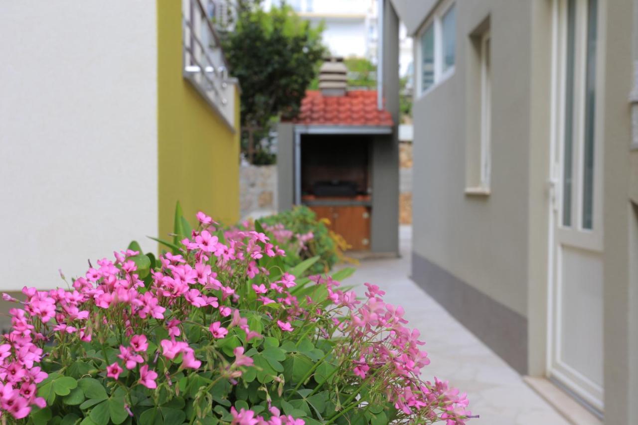 Apartments By The Sea Nemira, Omis - 17039 Tice Eksteriør bilde
